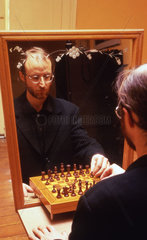 Schachspiel mit Spiegelbild