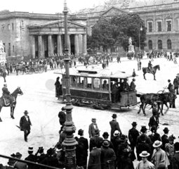D-Berlin 1900  Platz vor dem Ehrenmal