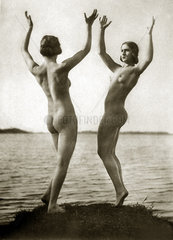 Frauen Nackt Gymnastik Strand 1