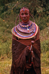 afrikanische Frau mit traditionellem Kopfschmuck