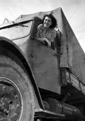 LKW Fahrerin 50er Jahre
