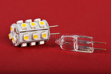 Moderne LED sparen 90% gegenueber Niedervolt Halogen-Leuchtmittel.