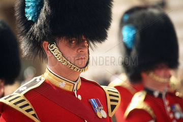 GB London - Wachen vor Buckingham Palace
