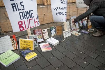 Protest gegen Mietwucher bei Buchhandlung Wohlers