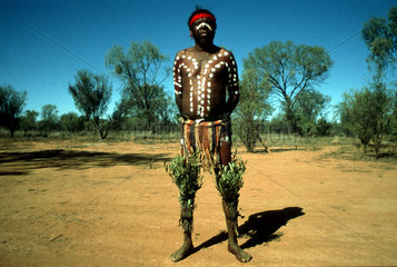 Aborigine mit Koerperbemalung