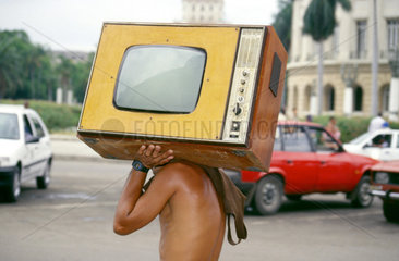 So ziemlich das Wichtigste fuer einen Kubaner ist ein funktionierender Fernsehapparat.