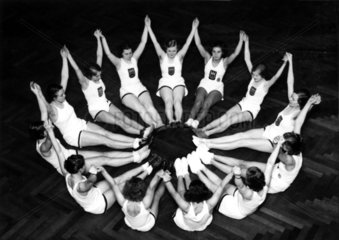 Frauen bei der Gymnastik 1930