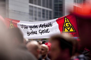 Warnstreik der IG Metall in Sindelfingen