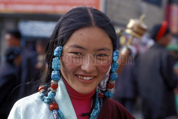 laechelnde Tibeterin