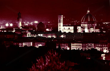 Italien - Blick ueber Florenz bei Nacht