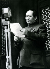 Mao Tse-tung haelt eine Rede