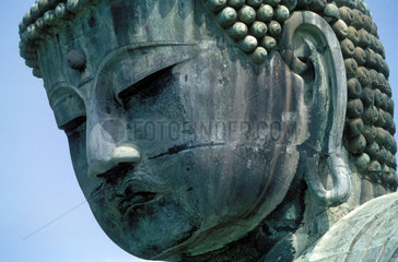 Kopf einer grossen Buddhaskulptur