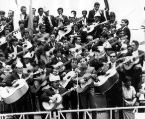 mexikanische Musiker mit Gitarren