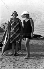 2 Frauen am Strand