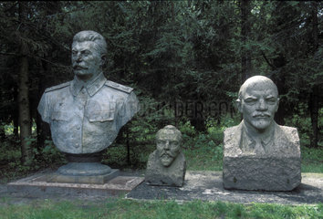 Buesten von Stalin und Lenin