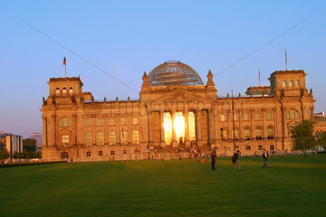 Sonnenuntergang am Reichstag