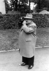 dicker Mann fotografiert  1940