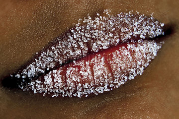 Lippen mit Zucker bedeckt