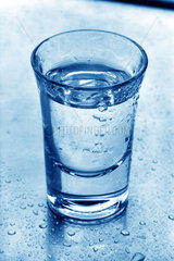 Glas mit Wasser
