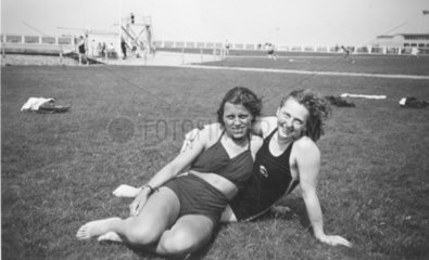 Zwei Freundinnen  1930