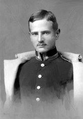 Portrait von jungem Soldat in Uniform