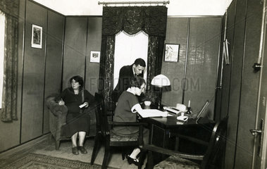 Schreibstube  1919