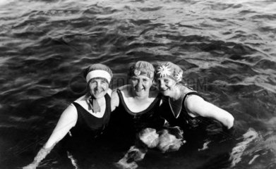 3 Frauen im Wasser