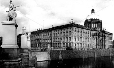 D-Berlin  1930  Schloss mit Schlossbruecke