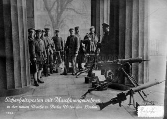 Berlin 1918 Strassenkampf Sicherheitsposten
