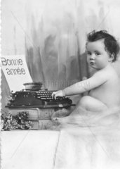 Baby schreib an Schreibmaschine