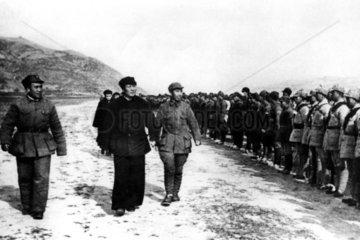 Mao Tse-Tung mit Truppen