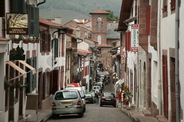 franzoesische Kleinstadt auf dem Jakobsweg - Camino de Santiago