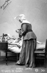 Nonne versorgt Kranken  1900