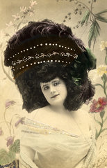 Frau mit einen Haarberg