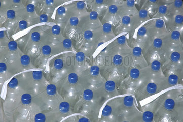 verpackte Wasserflaschen