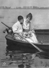 Liebespaar auf einen Boot