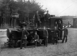 Zug mit Mannschaft ca. 1890