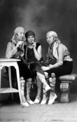 Drei weibliche Piraten  1920