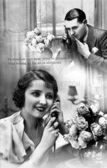 Paar flirtet am Telefon  1920