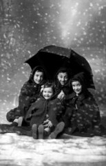 4 Kinder im Schnee