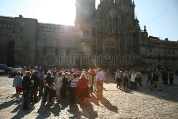 Gruppe vor der Kathedrale von Santiago de Compostela - Camino de Santiago