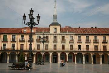 Marktplatz Plaza Mayor in León auf dem Jakobsweg - Camino de Santiago