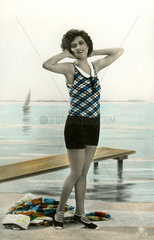 Frau im Badeanzug 1920
