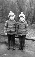 2 Jungen  Zwillinge  1920
