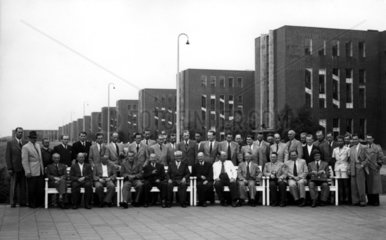 Gruppenfoto von Geschaeftsleuten  1955