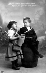 Junge und Maedchen flirten  1920