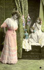 Mutter mit 2 Maedchen  1910