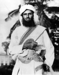 traditionell arabisch gekleideter Mann
