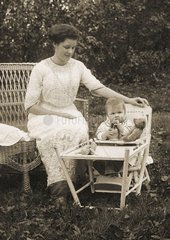 Mutter mit Baby 1912