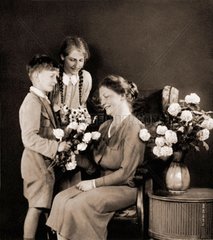 Gratulation zum Muttertag um 1940
